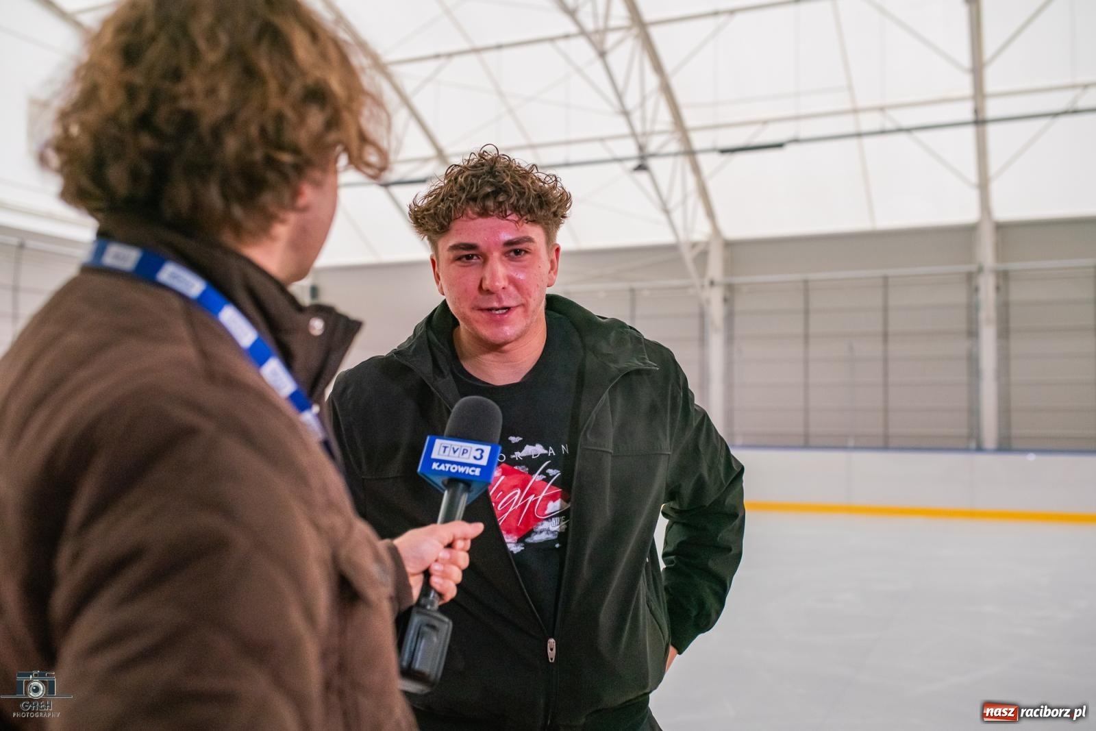 Zdjęcie w galerii na portalu naszraciborz.pl: Powstawało w bólach, ale już jest! Lodowisko Piastor oficjalnie otwarte [FOTO i WIDEO] wiadomości z regionu