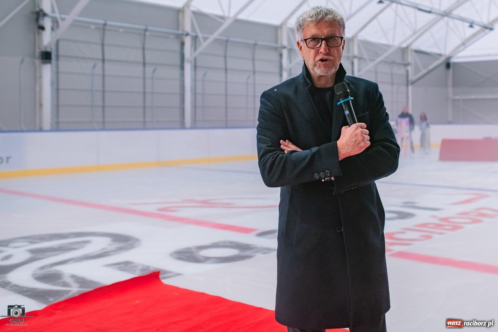 Zdjęcie w galerii na portalu naszraciborz.pl: Powstawało w bólach, ale już jest! Lodowisko Piastor oficjalnie otwarte [FOTO i WIDEO] wiadomości z regionu