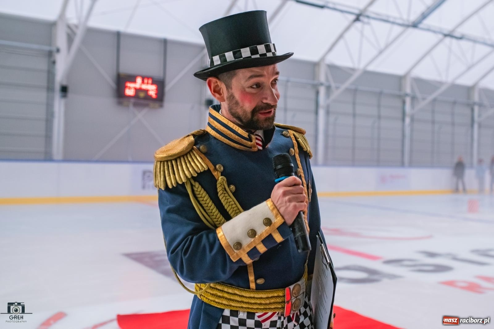 Zdjęcie w galerii na portalu naszraciborz.pl: Powstawało w bólach, ale już jest! Lodowisko Piastor oficjalnie otwarte [FOTO i WIDEO] wiadomości z regionu
