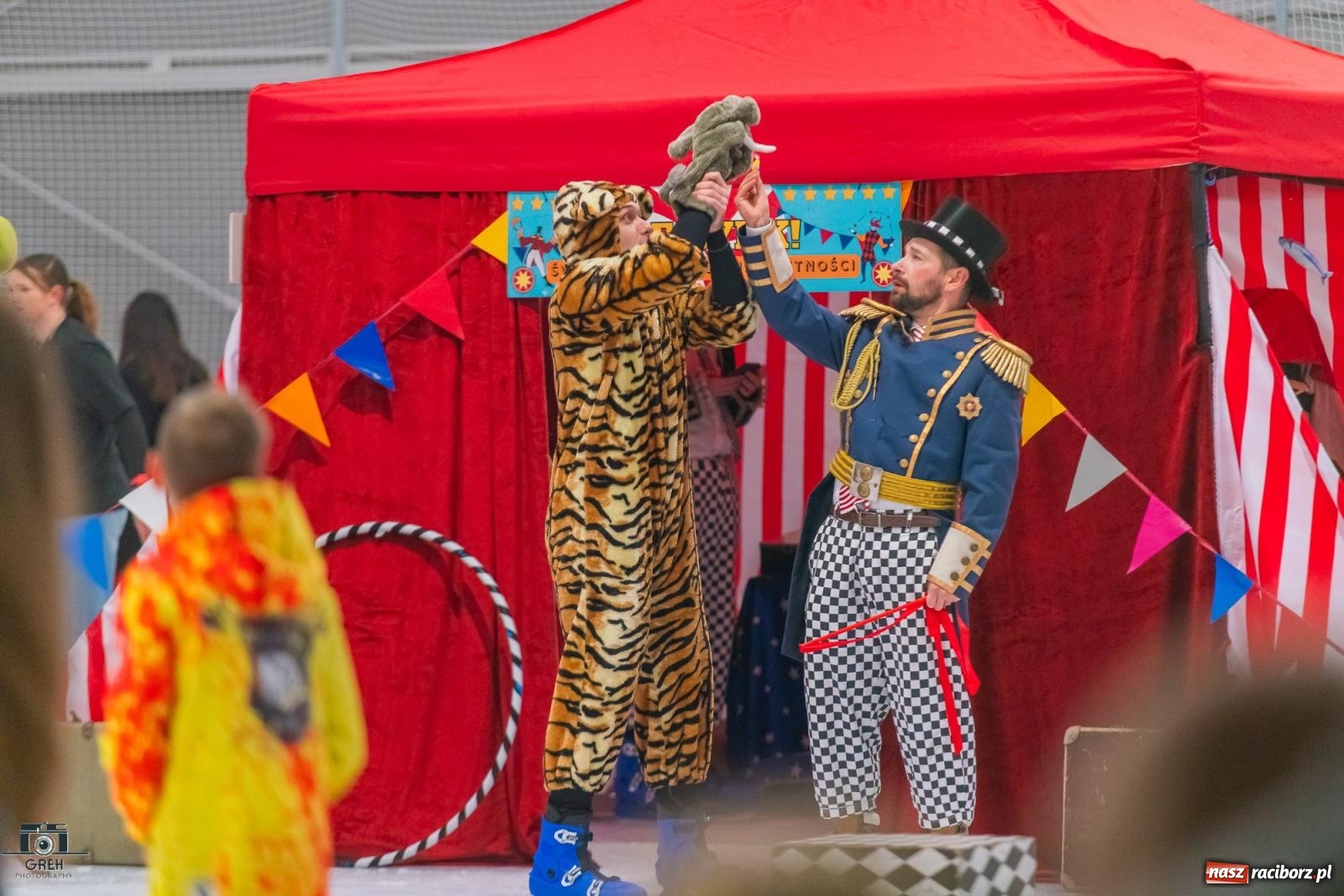 Zdjęcie w galerii na portalu naszraciborz.pl: Powstawało w bólach, ale już jest! Lodowisko Piastor oficjalnie otwarte [FOTO i WIDEO] wiadomości z regionu