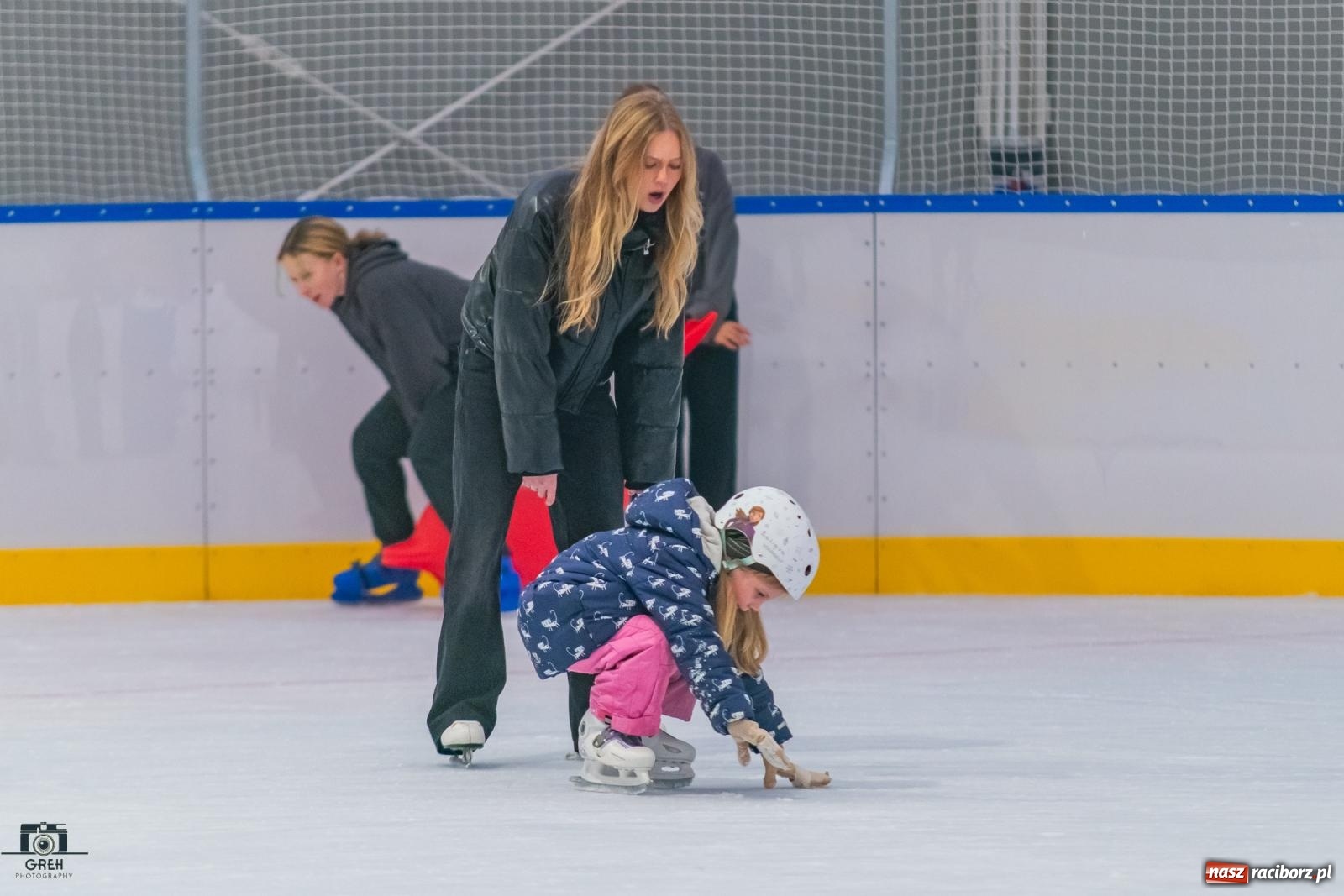 Zdjęcie w galerii na portalu naszraciborz.pl: Powstawało w bólach, ale już jest! Lodowisko Piastor oficjalnie otwarte [FOTO i WIDEO] wiadomości z regionu