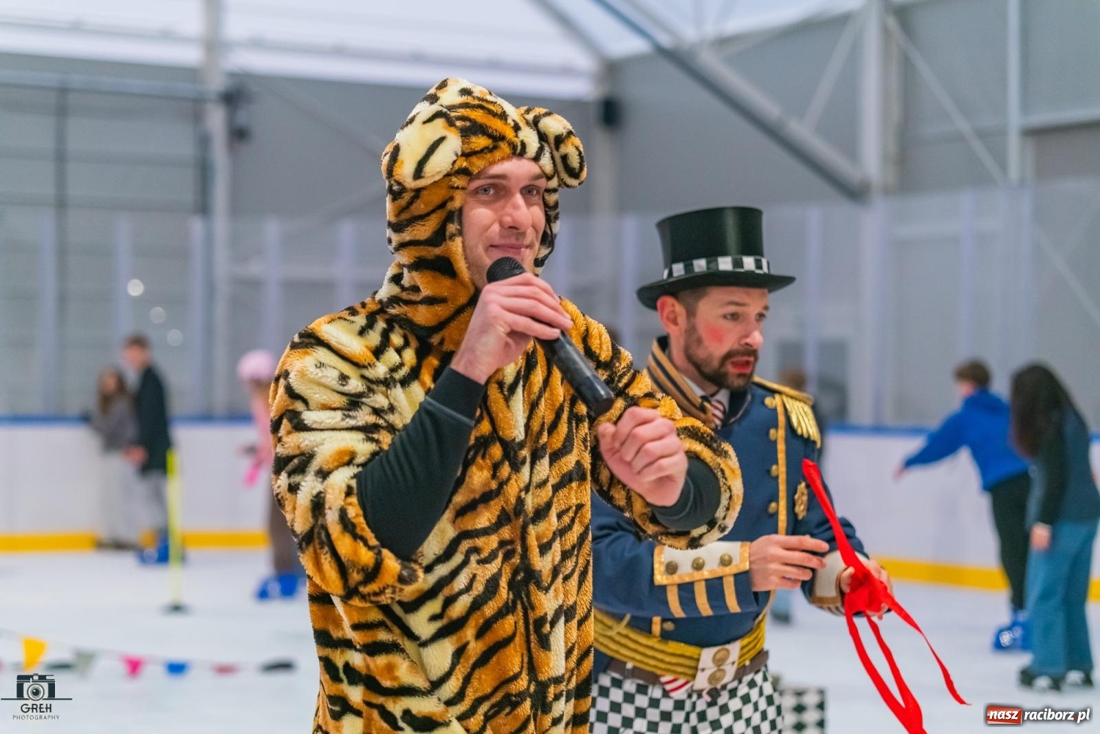 Zdjęcie w galerii na portalu naszraciborz.pl: Powstawało w bólach, ale już jest! Lodowisko Piastor oficjalnie otwarte [FOTO i WIDEO] wiadomości z regionu