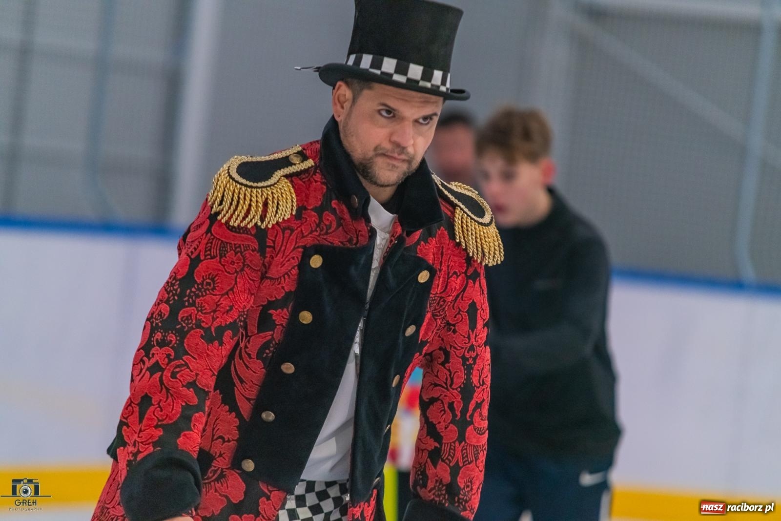 Zdjęcie w galerii na portalu naszraciborz.pl: Powstawało w bólach, ale już jest! Lodowisko Piastor oficjalnie otwarte [FOTO i WIDEO] wiadomości z regionu
