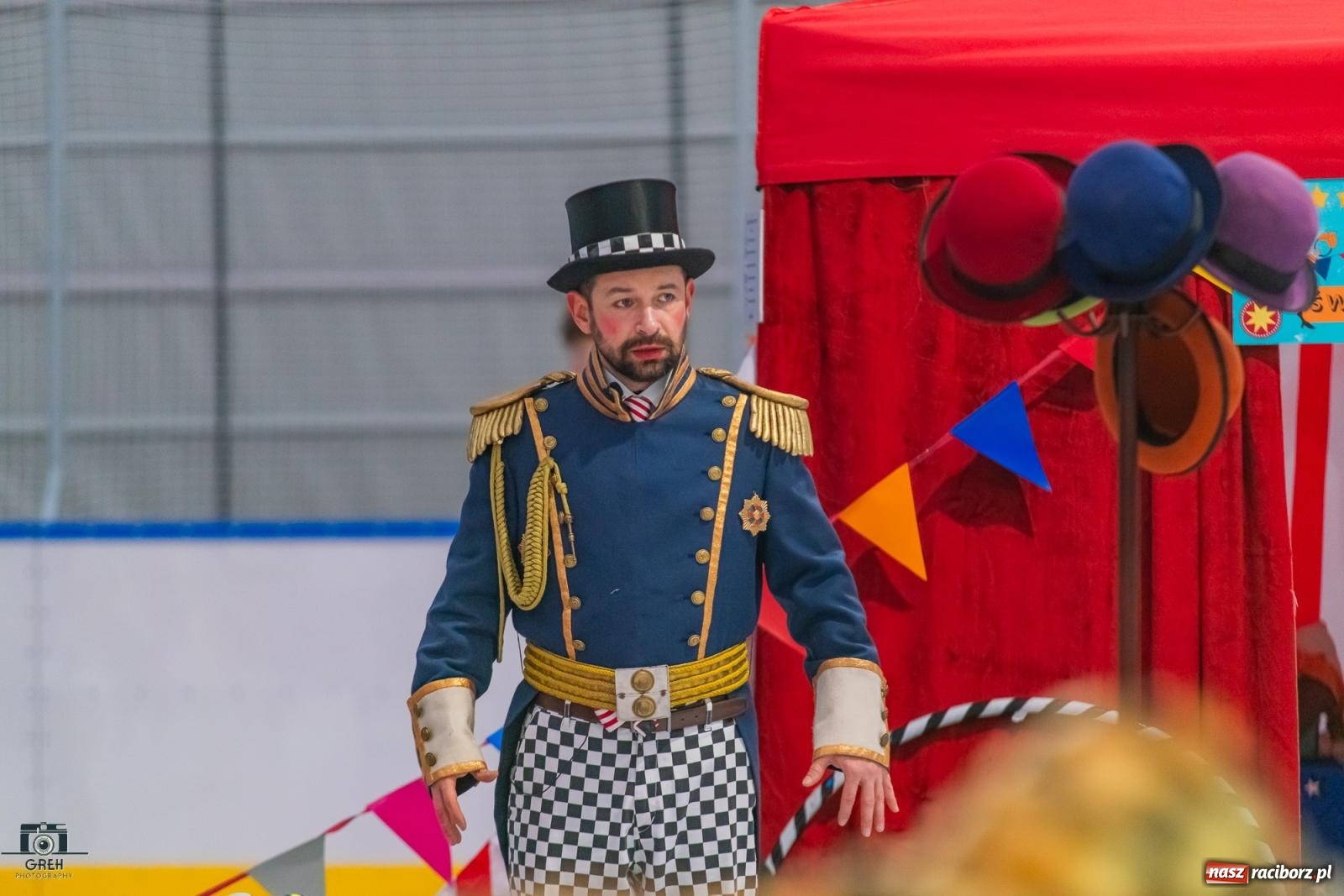 Zdjęcie w galerii na portalu naszraciborz.pl: Powstawało w bólach, ale już jest! Lodowisko Piastor oficjalnie otwarte [FOTO i WIDEO] wiadomości z regionu