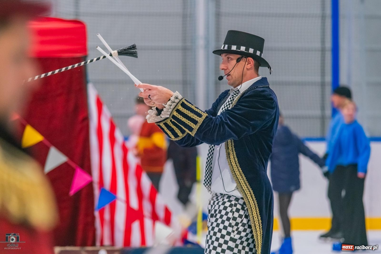 Zdjęcie w galerii na portalu naszraciborz.pl: Powstawało w bólach, ale już jest! Lodowisko Piastor oficjalnie otwarte [FOTO i WIDEO] wiadomości z regionu