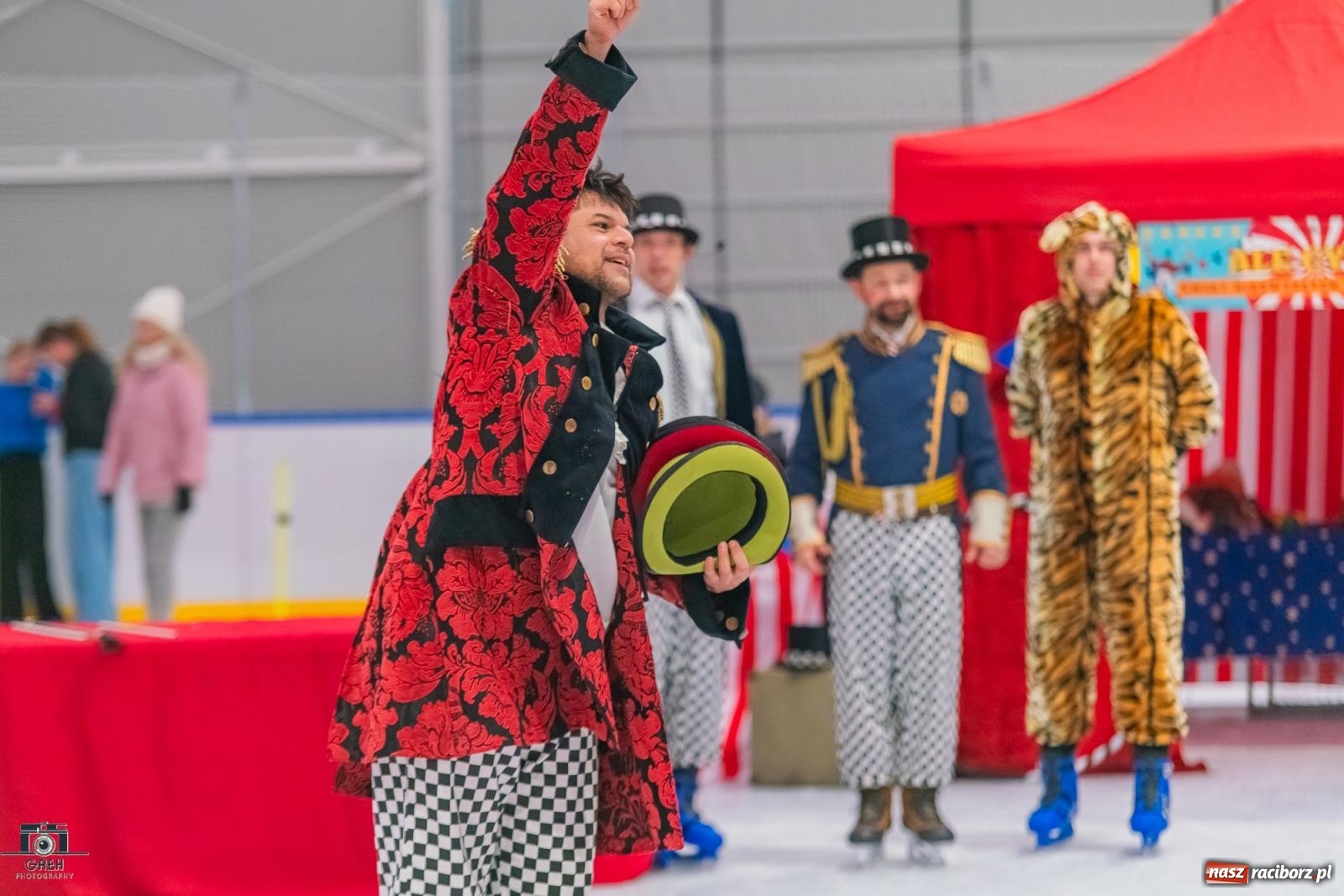 Zdjęcie w galerii na portalu naszraciborz.pl: Powstawało w bólach, ale już jest! Lodowisko Piastor oficjalnie otwarte [FOTO i WIDEO] wiadomości z regionu