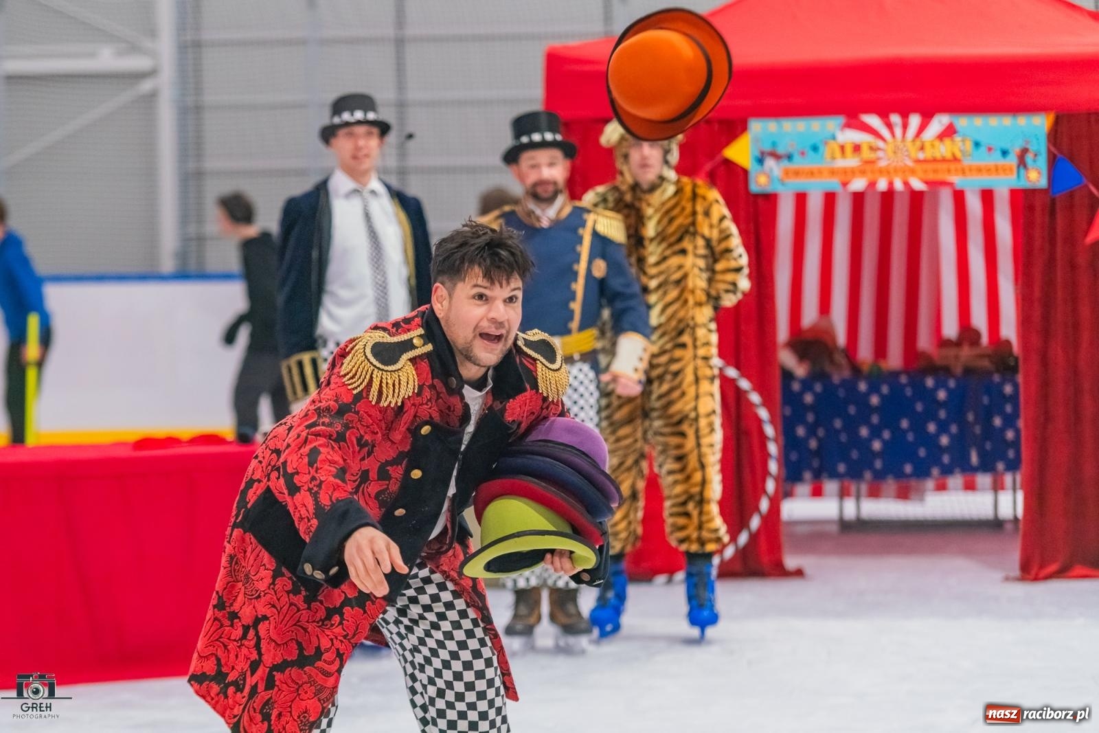 Zdjęcie w galerii na portalu naszraciborz.pl: Powstawało w bólach, ale już jest! Lodowisko Piastor oficjalnie otwarte [FOTO i WIDEO] wiadomości z regionu