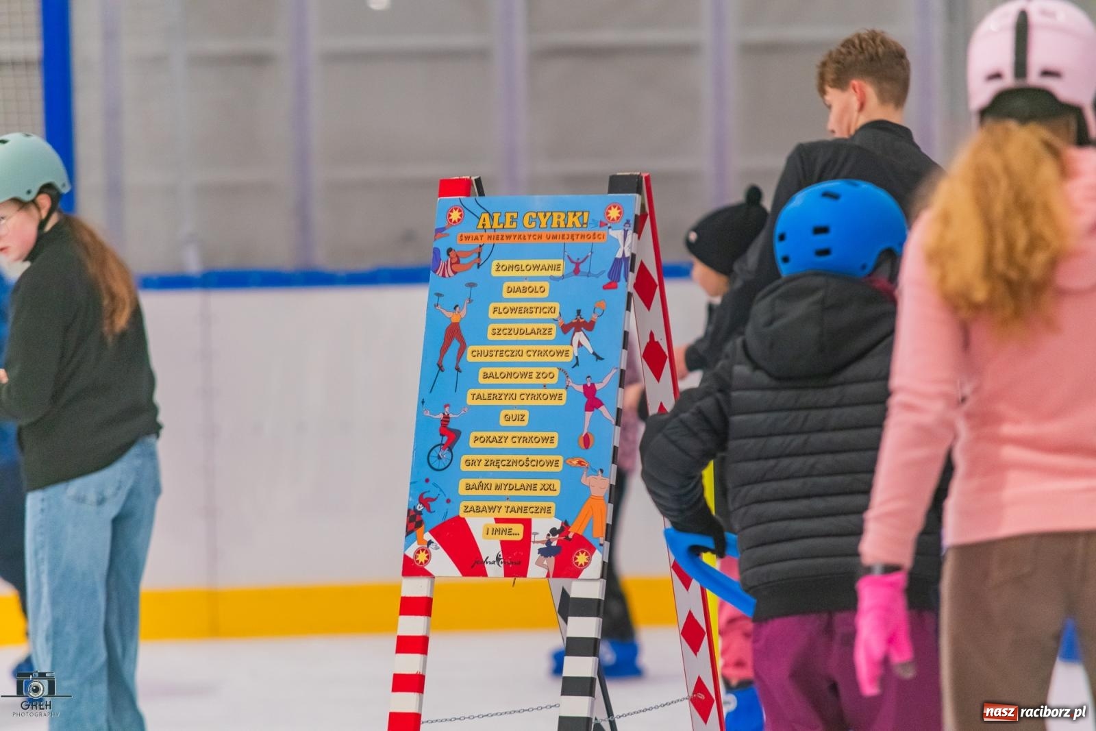 Zdjęcie w galerii na portalu naszraciborz.pl: Powstawało w bólach, ale już jest! Lodowisko Piastor oficjalnie otwarte [FOTO i WIDEO] wiadomości z regionu