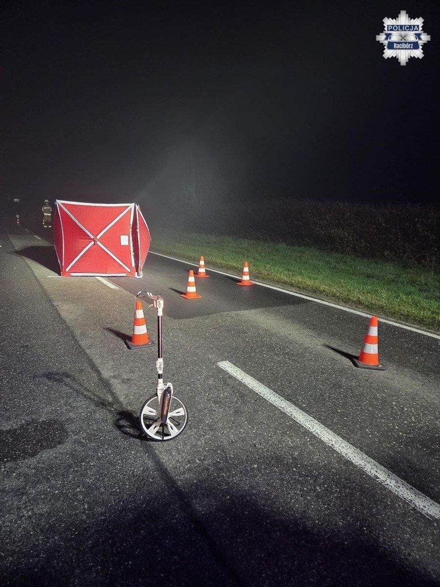 Zdjęcie w galerii na portalu naszraciborz.pl: Tragiczne zdarzenie w Rudach. Nie żyje 41-letni mężczyzna znaleziony na drodze wiadomości z regionu