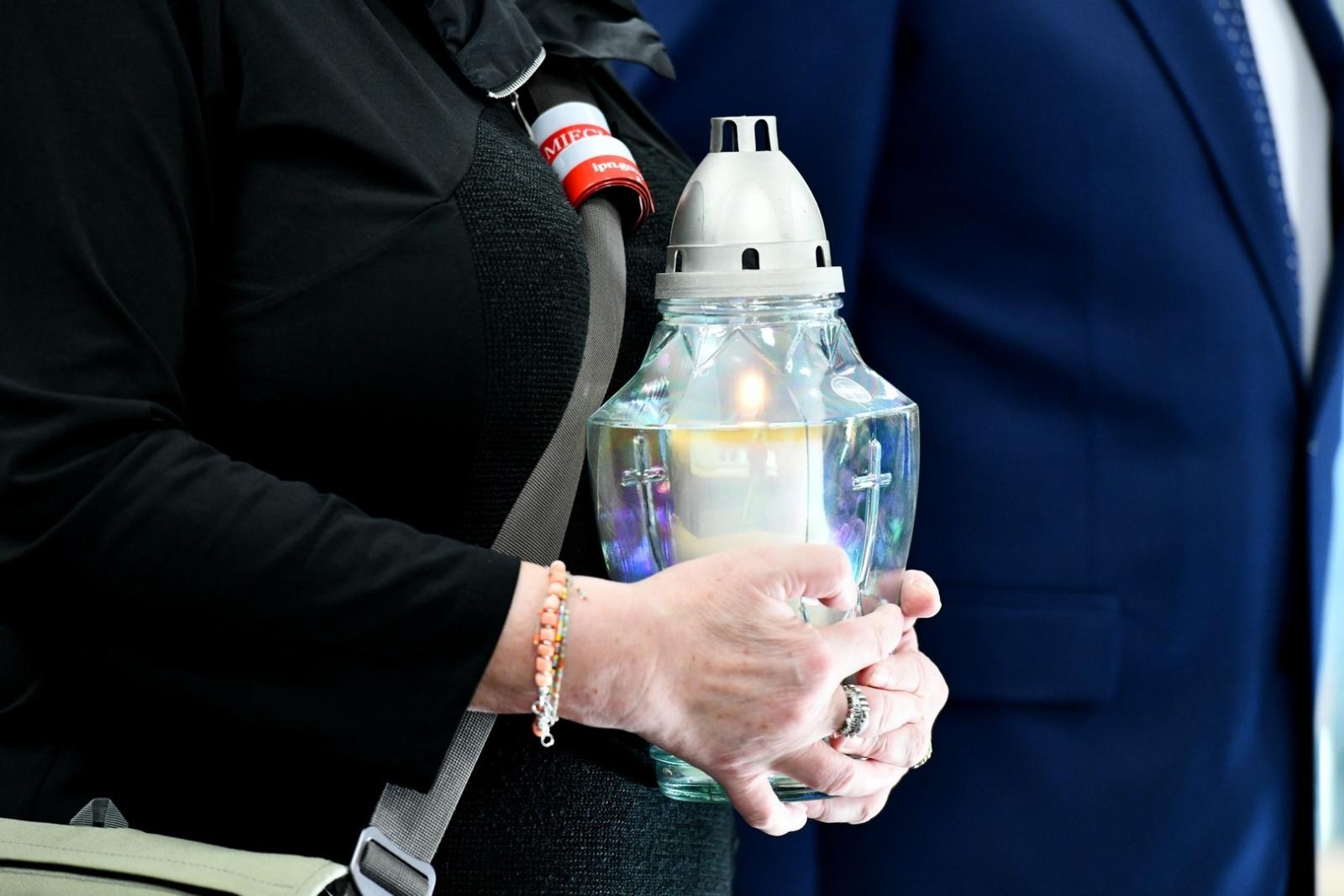 Zdjęcie w galerii na portalu naszraciborz.pl: Ogień Niepodległości dotarł do Śląskiego Oddziału Straży Granicznej wiadomości z regionu