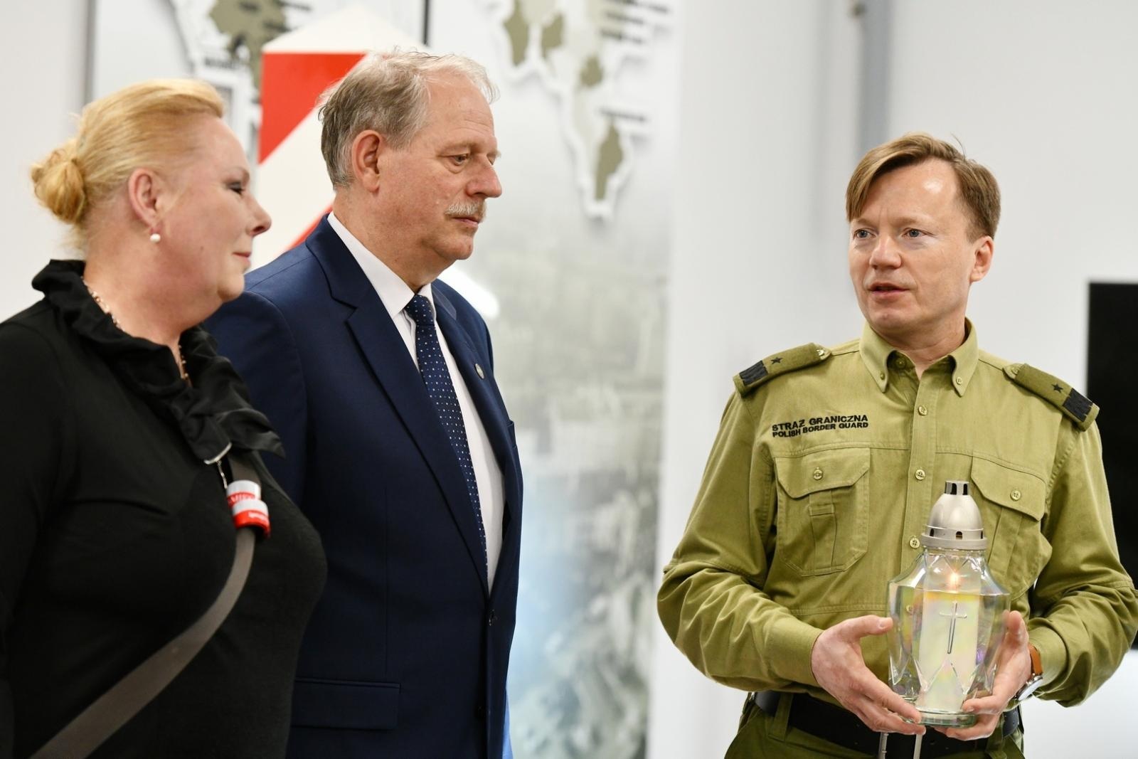 Zdjęcie w galerii na portalu naszraciborz.pl: Ogień Niepodległości dotarł do Śląskiego Oddziału Straży Granicznej wiadomości z regionu