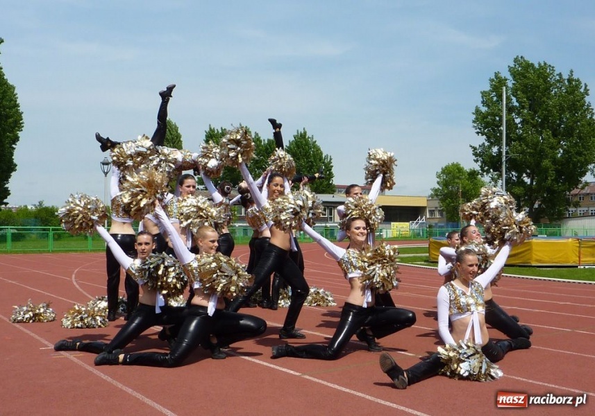 Zdjęcie w galerii na portalu naszraciborz.pl: Mażoretki przywiozły z Opola worek medali wiadomości z regionu