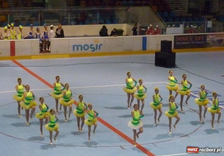 Zdjęcie w galerii na portalu naszraciborz.pl: Mażoretki przywiozły z Opola worek medali wiadomości z regionu