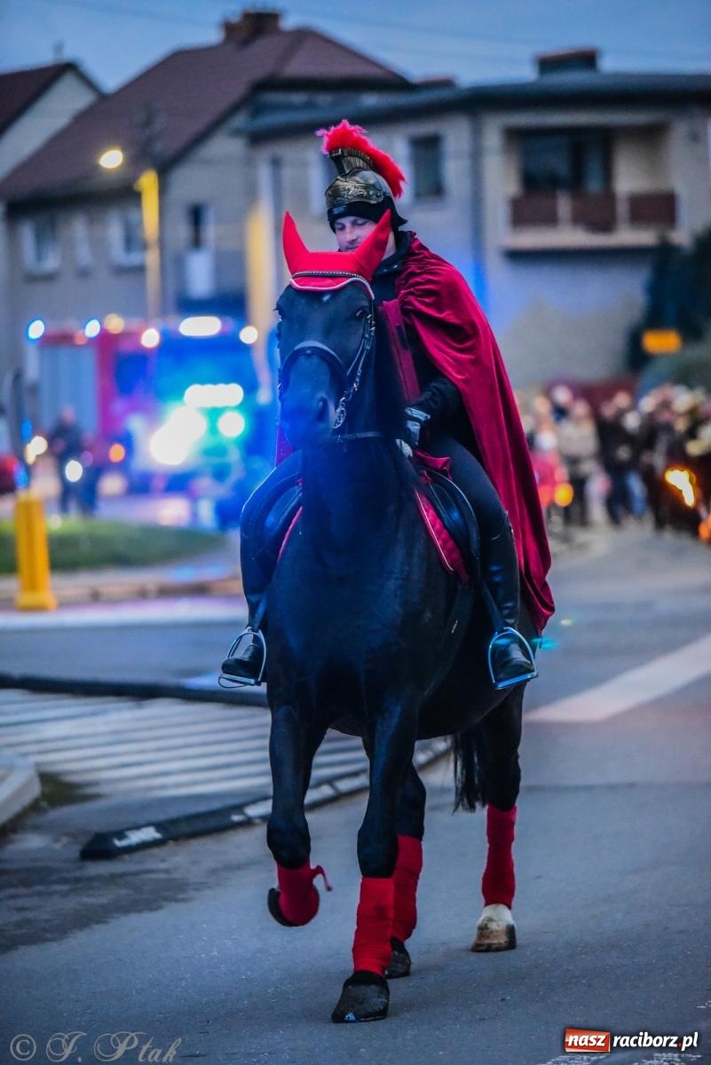 Zdjęcie w galerii na portalu naszraciborz.pl: Rogale i muzyka. Święty Marcin ponownie zawitał do Krzanowic wiadomości z regionu