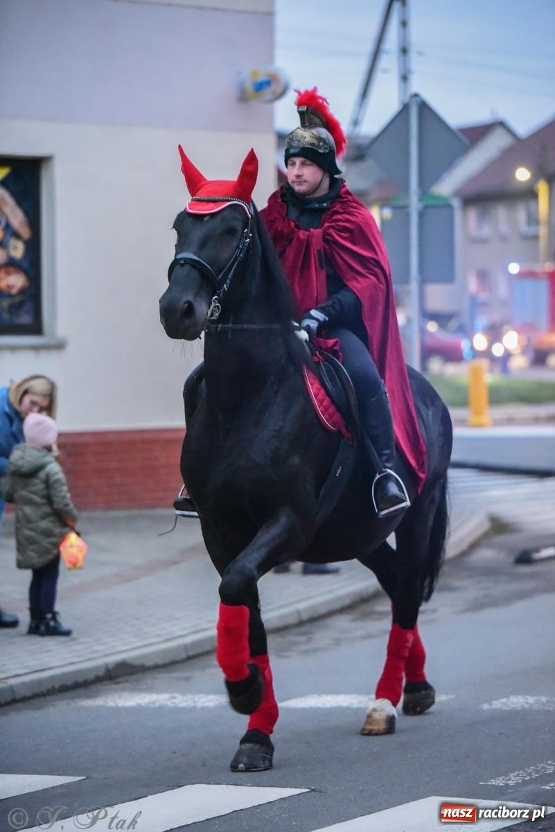 Zdjęcie w galerii na portalu naszraciborz.pl: Rogale i muzyka. Święty Marcin ponownie zawitał do Krzanowic wiadomości z regionu