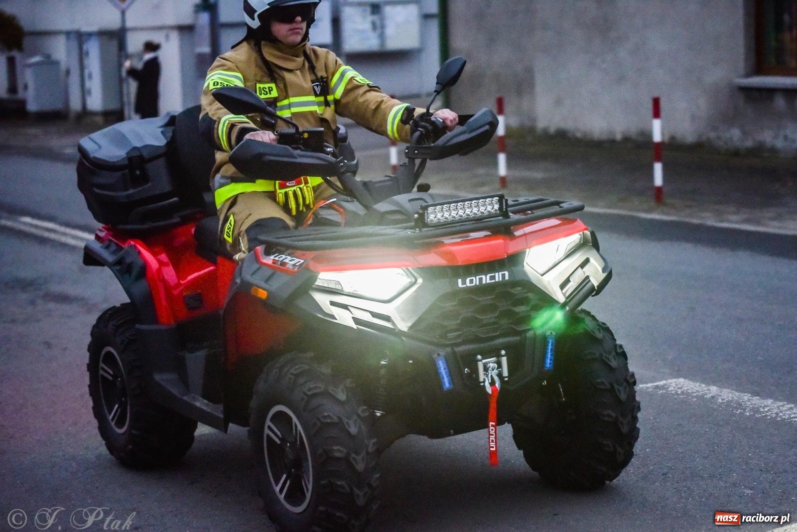 Zdjęcie w galerii na portalu naszraciborz.pl: Rogale i muzyka. Święty Marcin ponownie zawitał do Krzanowic wiadomości z regionu