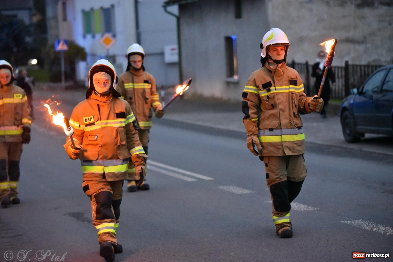 Zdjęcie w galerii na portalu naszraciborz.pl: Rogale i muzyka. Święty Marcin ponownie zawitał do Krzanowic wiadomości z regionu
