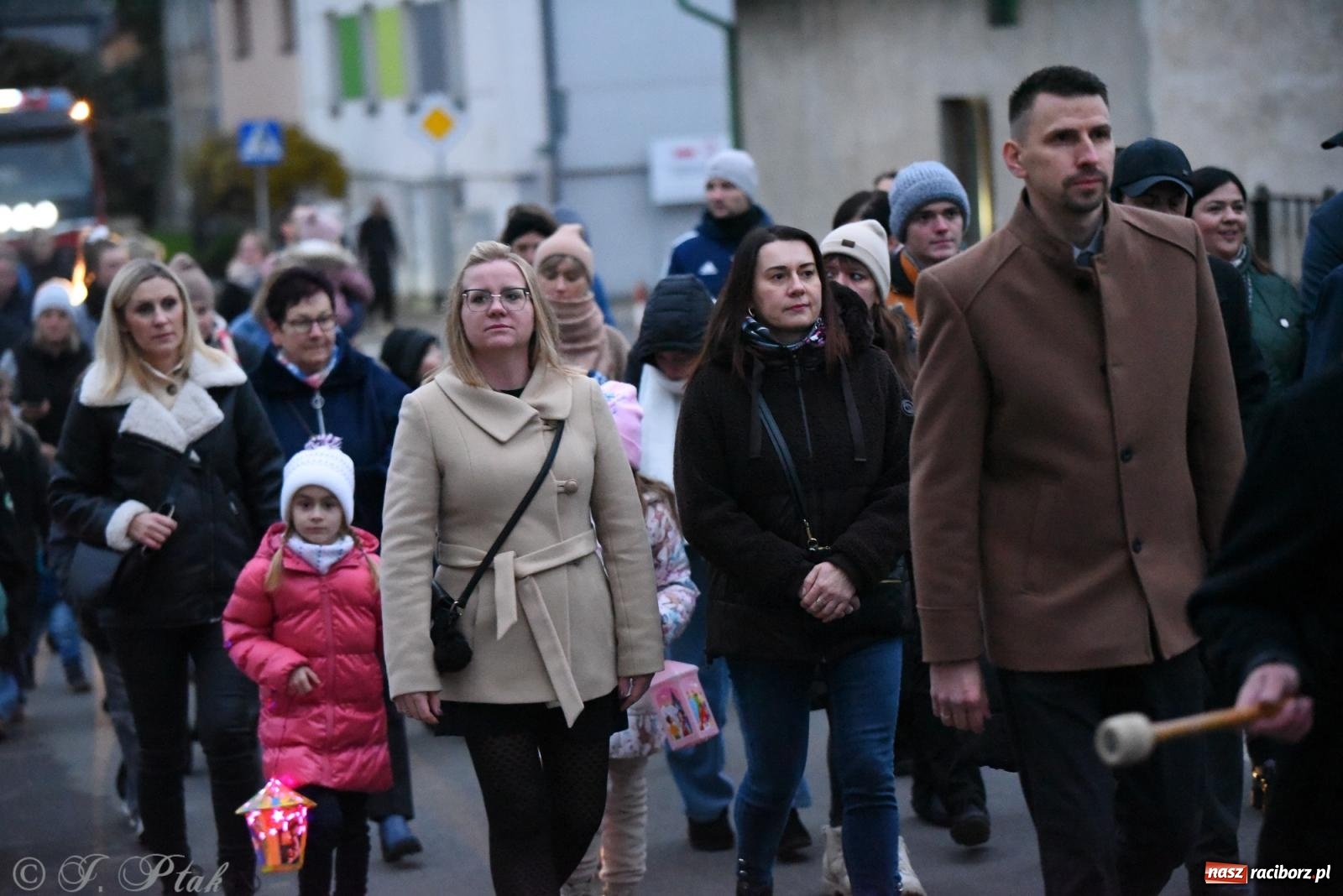 Zdjęcie w galerii na portalu naszraciborz.pl: Rogale i muzyka. Święty Marcin ponownie zawitał do Krzanowic wiadomości z regionu