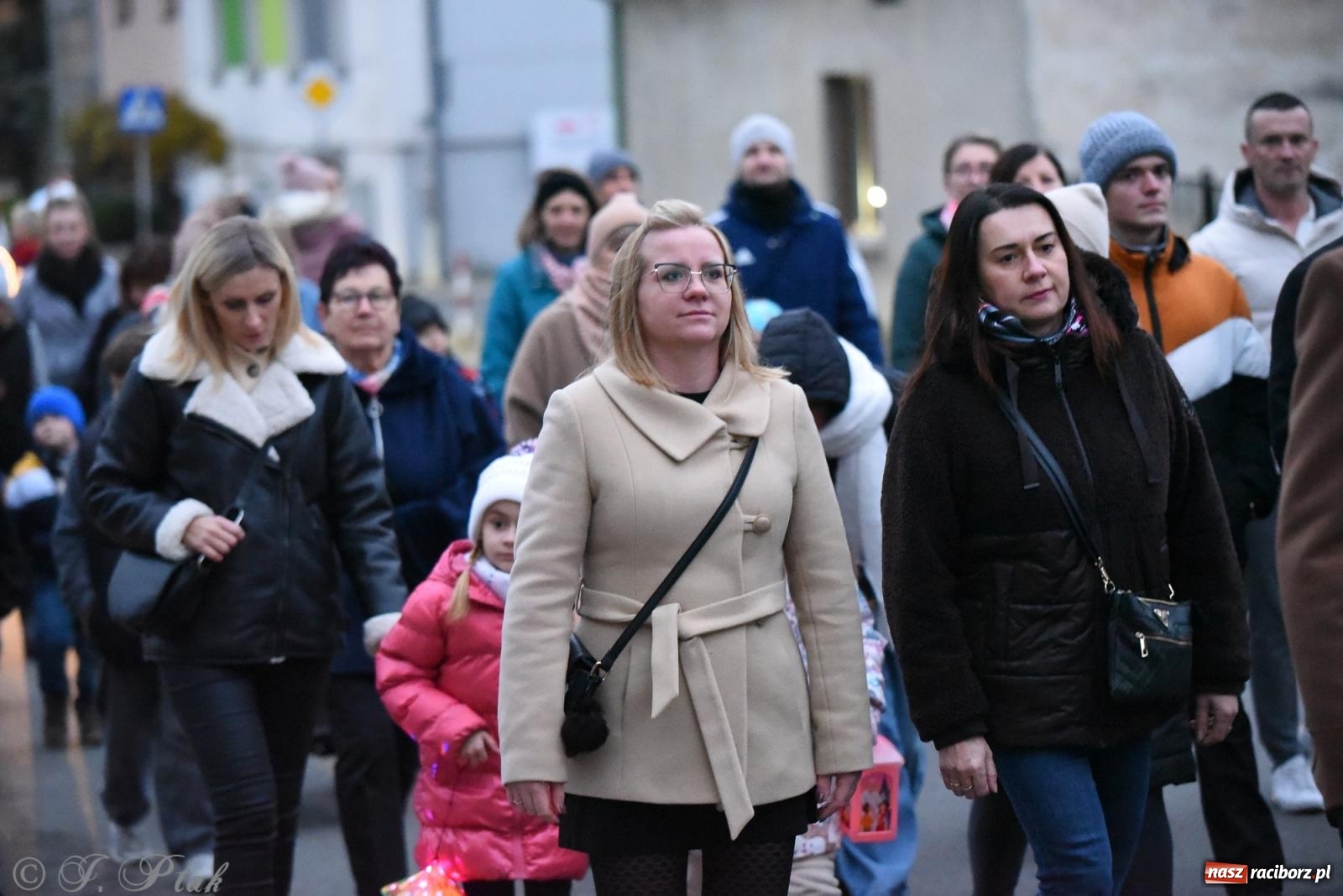 Zdjęcie w galerii na portalu naszraciborz.pl: Rogale i muzyka. Święty Marcin ponownie zawitał do Krzanowic wiadomości z regionu
