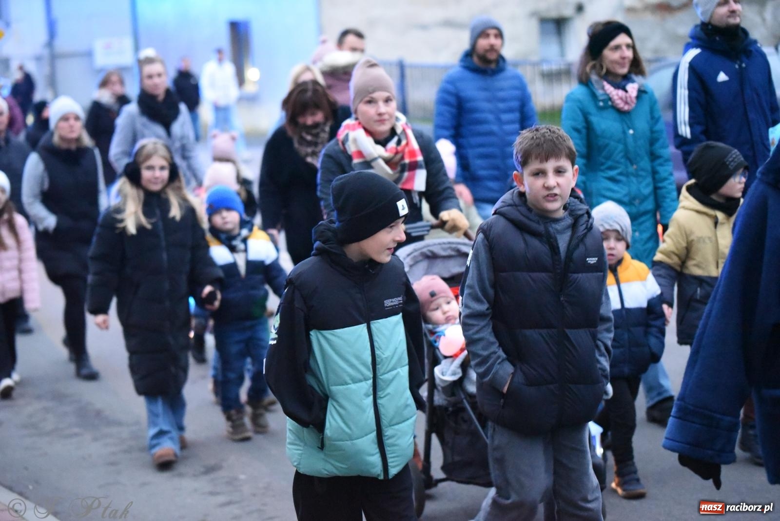 Zdjęcie w galerii na portalu naszraciborz.pl: Rogale i muzyka. Święty Marcin ponownie zawitał do Krzanowic wiadomości z regionu