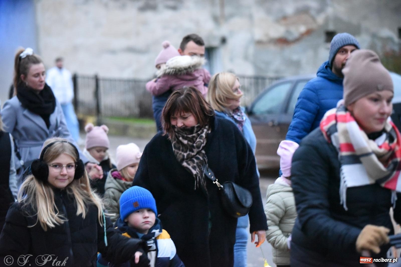 Zdjęcie w galerii na portalu naszraciborz.pl: Rogale i muzyka. Święty Marcin ponownie zawitał do Krzanowic wiadomości z regionu