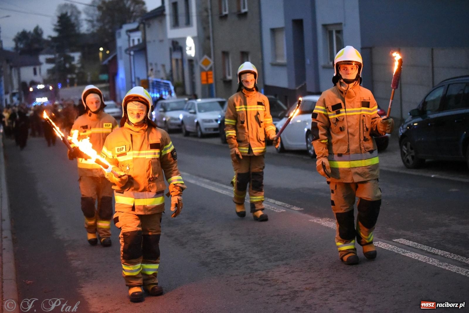 Zdjęcie w galerii na portalu naszraciborz.pl: Rogale i muzyka. Święty Marcin ponownie zawitał do Krzanowic wiadomości z regionu
