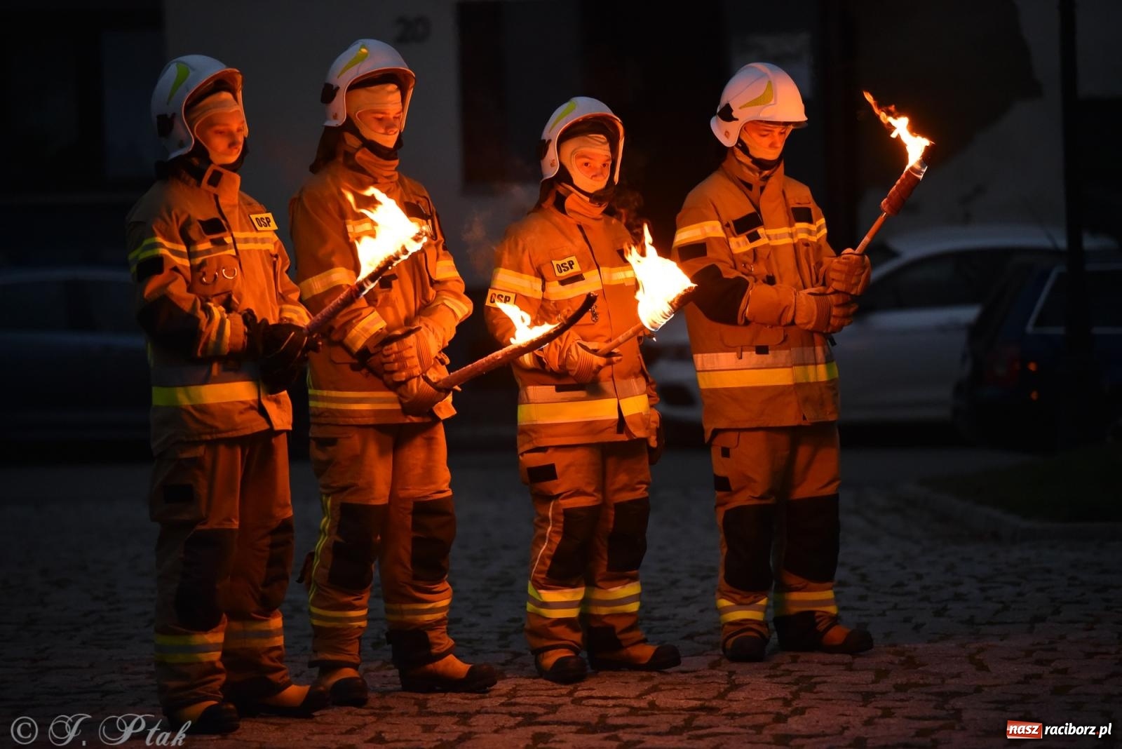 Zdjęcie w galerii na portalu naszraciborz.pl: Rogale i muzyka. Święty Marcin ponownie zawitał do Krzanowic wiadomości z regionu