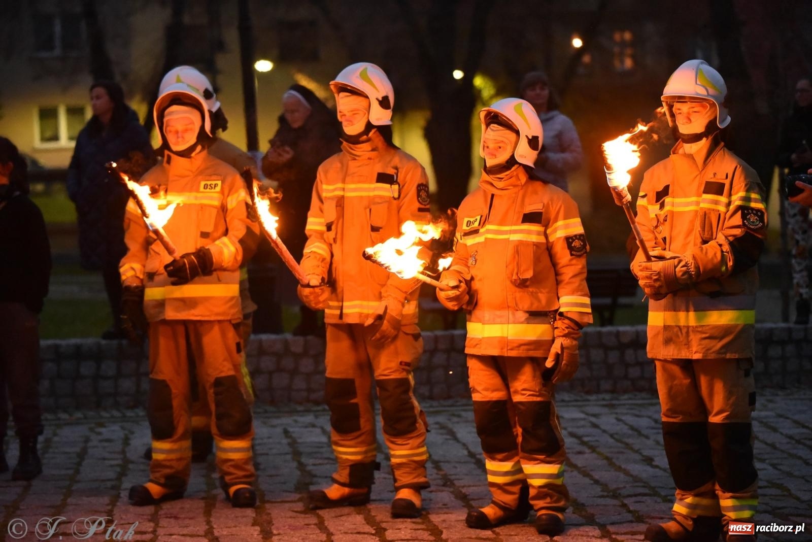 Zdjęcie w galerii na portalu naszraciborz.pl: Rogale i muzyka. Święty Marcin ponownie zawitał do Krzanowic wiadomości z regionu