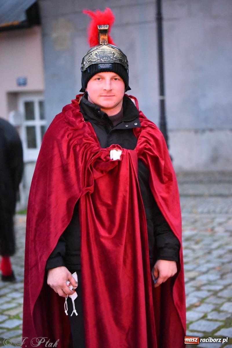 Zdjęcie w galerii na portalu naszraciborz.pl: Rogale i muzyka. Święty Marcin ponownie zawitał do Krzanowic wiadomości z regionu