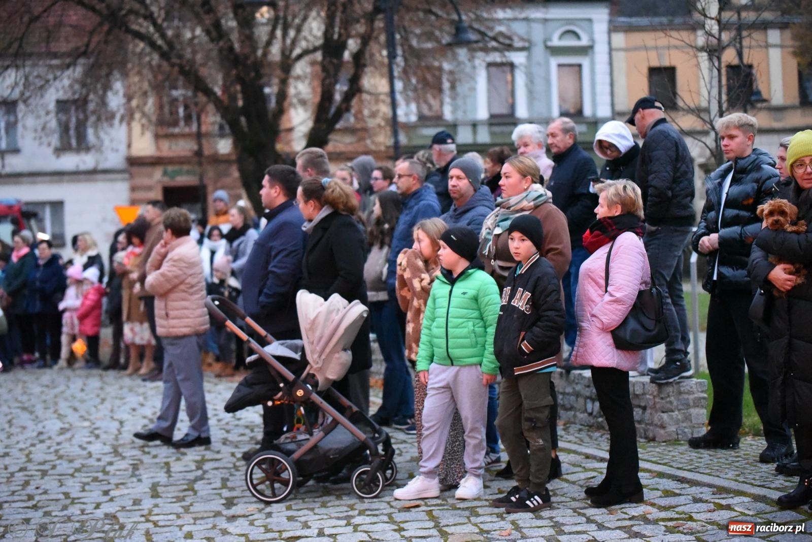 Zdjęcie w galerii na portalu naszraciborz.pl: Rogale i muzyka. Święty Marcin ponownie zawitał do Krzanowic wiadomości z regionu