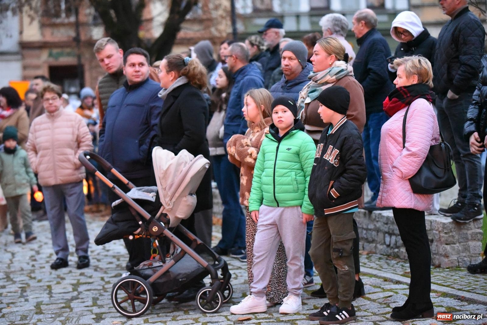 Zdjęcie w galerii na portalu naszraciborz.pl: Rogale i muzyka. Święty Marcin ponownie zawitał do Krzanowic wiadomości z regionu