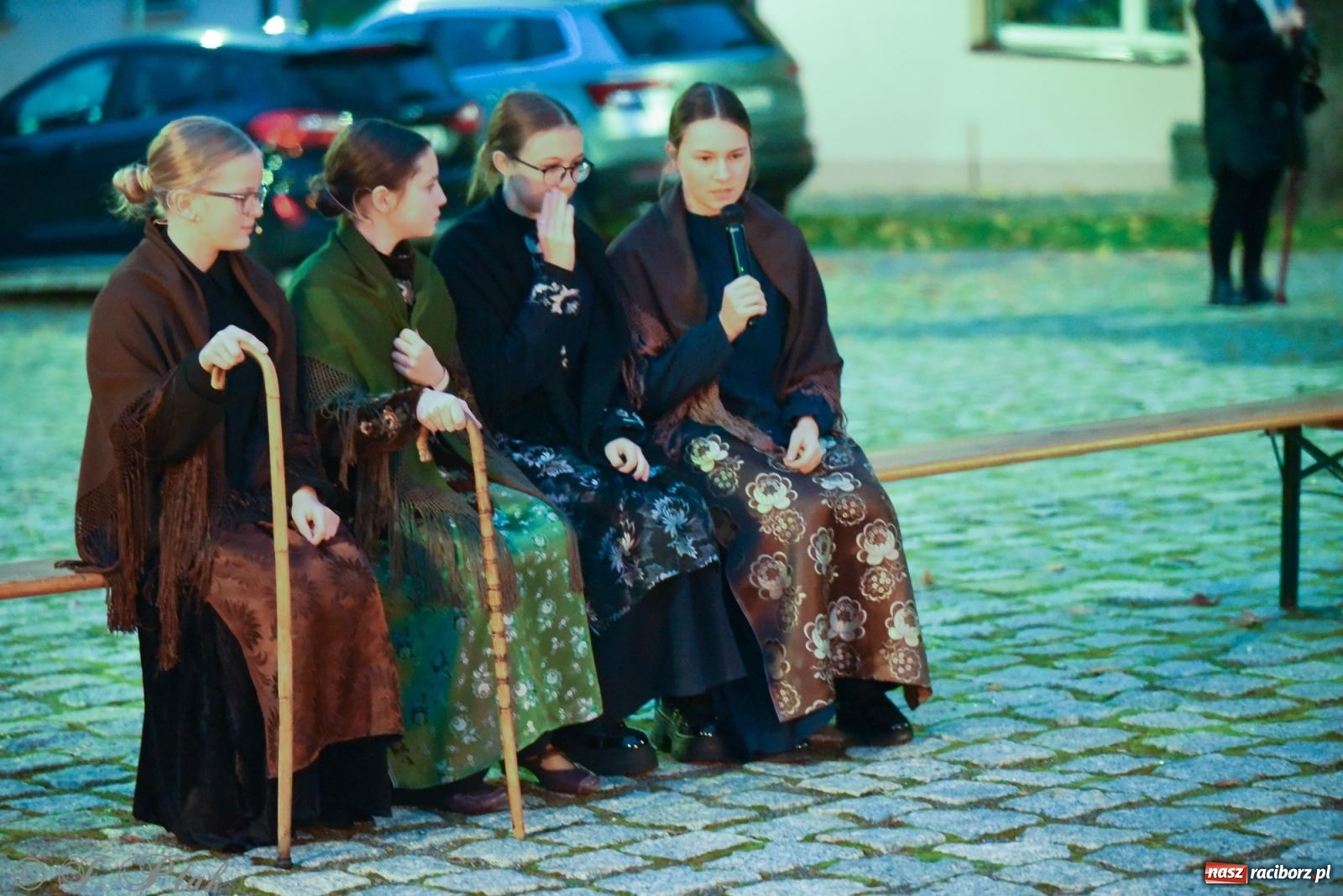 Zdjęcie w galerii na portalu naszraciborz.pl: Rogale i muzyka. Święty Marcin ponownie zawitał do Krzanowic wiadomości z regionu