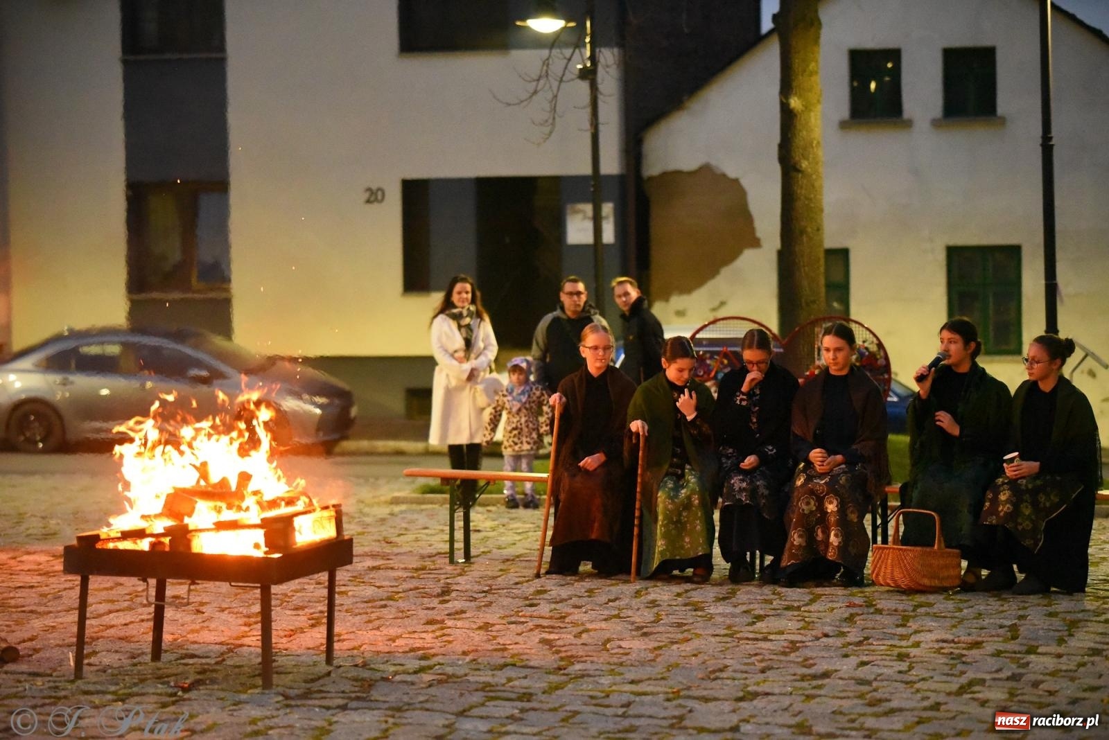 Zdjęcie w galerii na portalu naszraciborz.pl: Rogale i muzyka. Święty Marcin ponownie zawitał do Krzanowic wiadomości z regionu