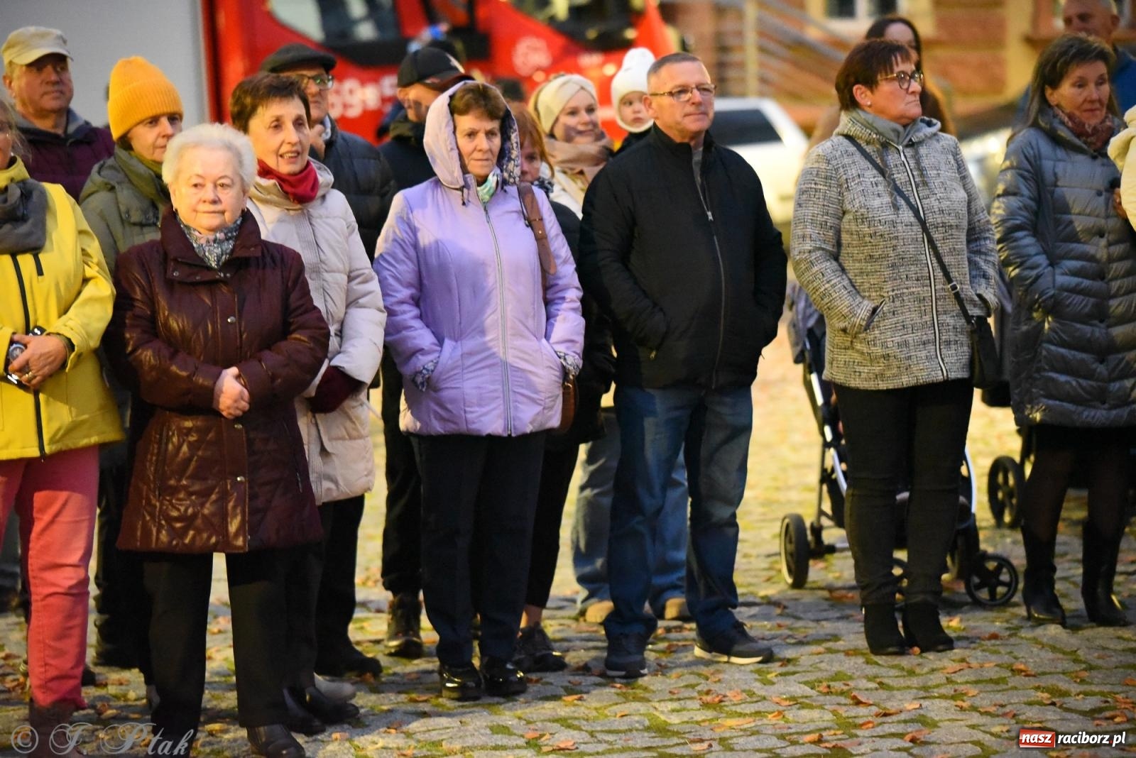 Zdjęcie w galerii na portalu naszraciborz.pl: Rogale i muzyka. Święty Marcin ponownie zawitał do Krzanowic wiadomości z regionu