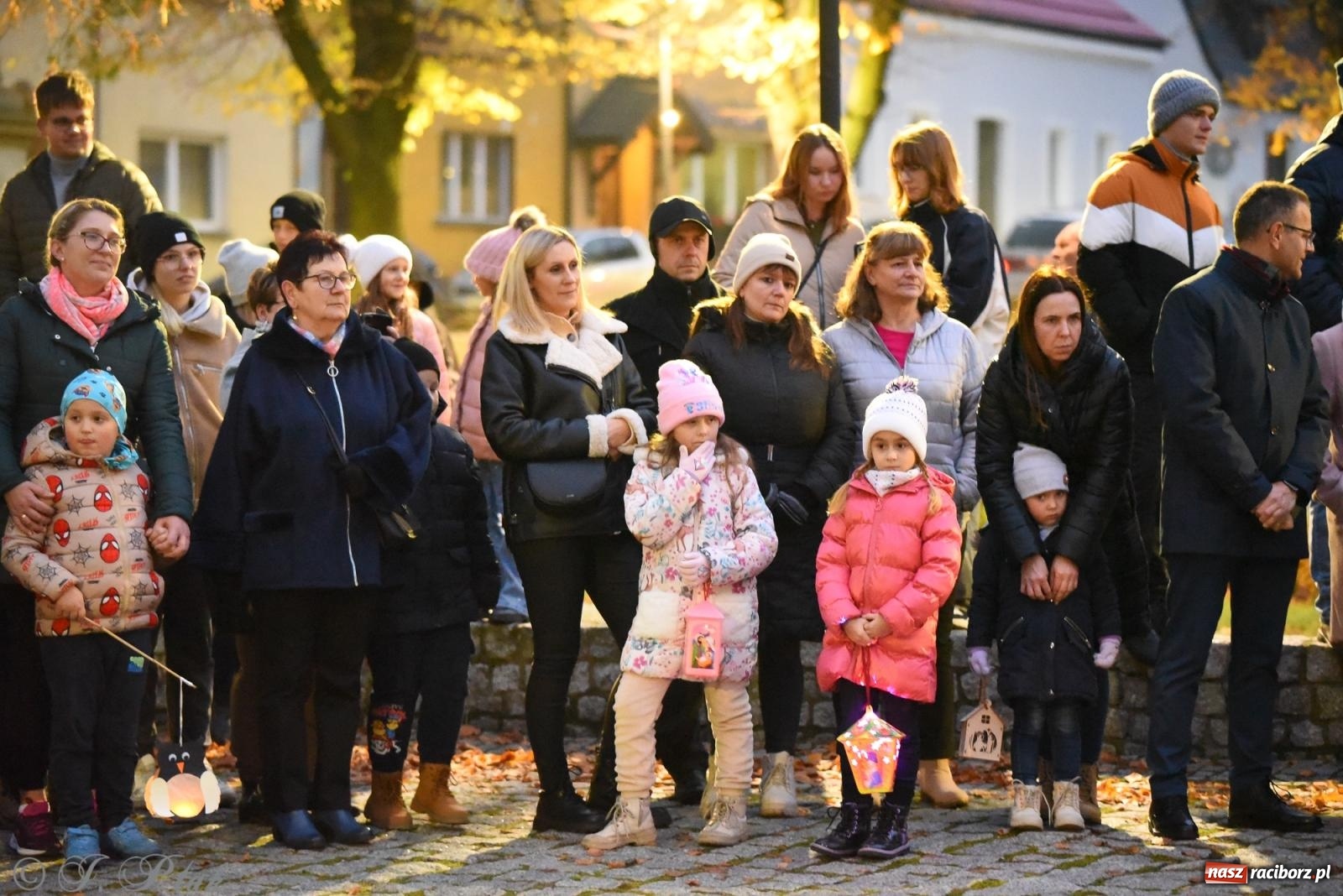 Zdjęcie w galerii na portalu naszraciborz.pl: Rogale i muzyka. Święty Marcin ponownie zawitał do Krzanowic wiadomości z regionu