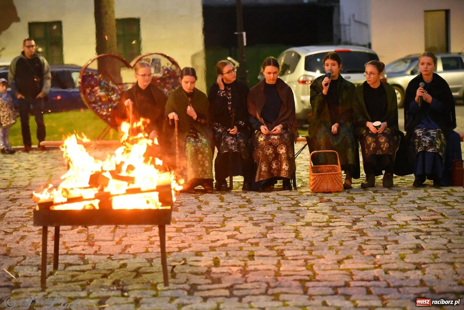 Zdjęcie w galerii na portalu naszraciborz.pl: Rogale i muzyka. Święty Marcin ponownie zawitał do Krzanowic wiadomości z regionu