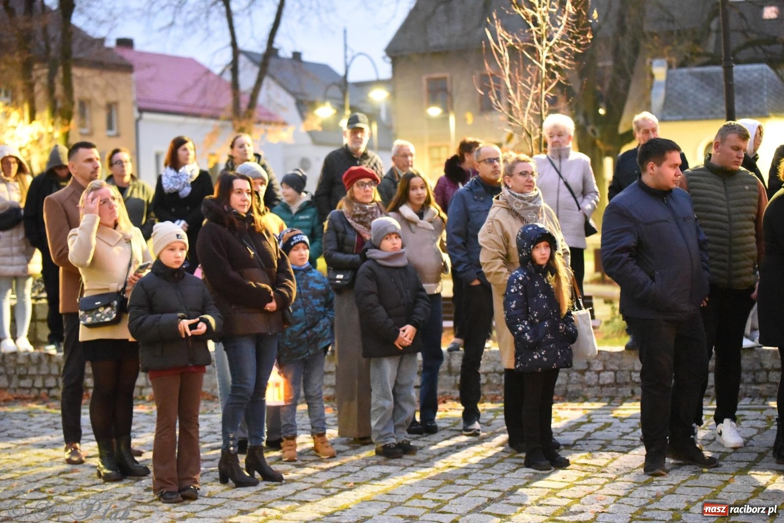 Zdjęcie w galerii na portalu naszraciborz.pl: Rogale i muzyka. Święty Marcin ponownie zawitał do Krzanowic wiadomości z regionu