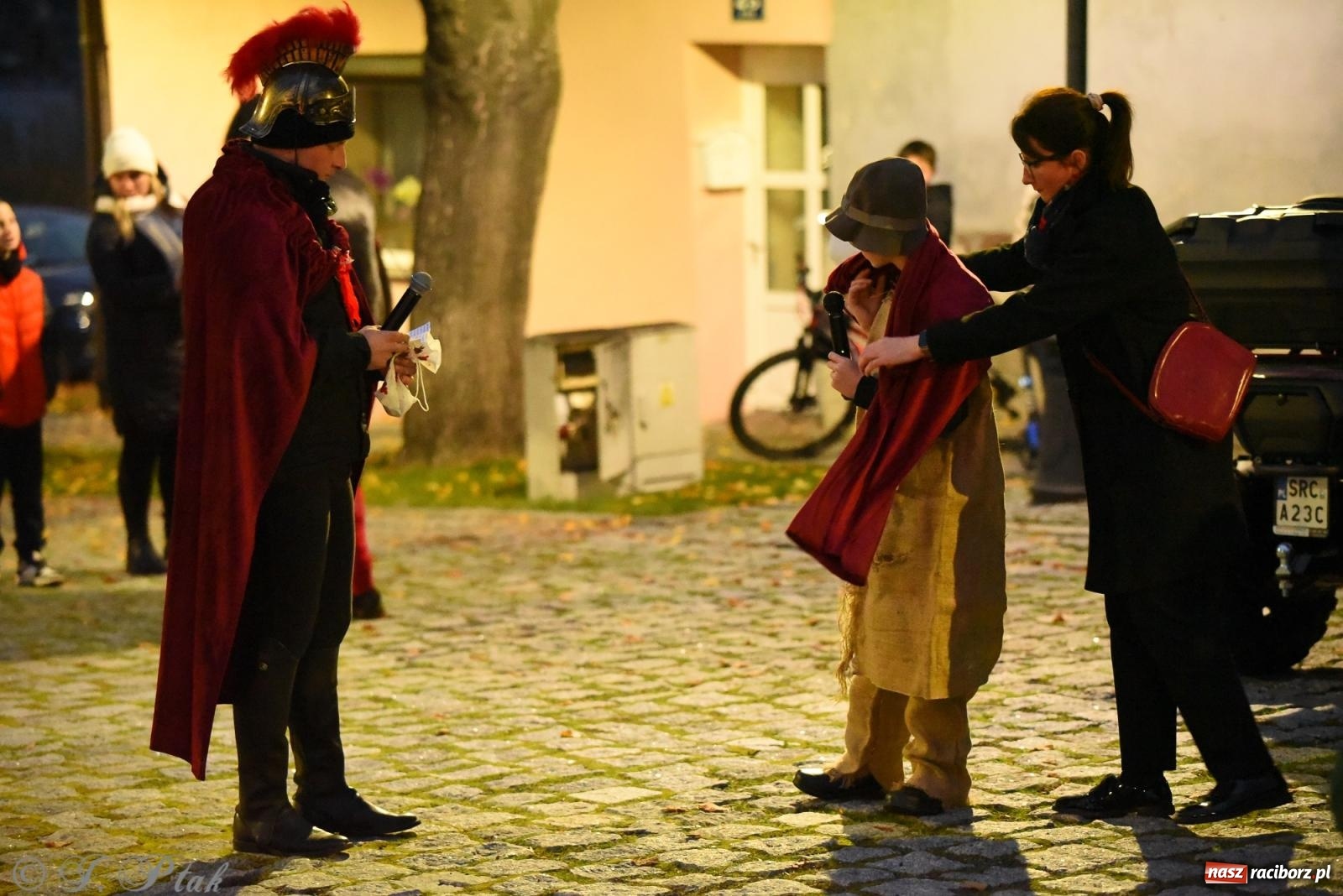 Zdjęcie w galerii na portalu naszraciborz.pl: Rogale i muzyka. Święty Marcin ponownie zawitał do Krzanowic wiadomości z regionu