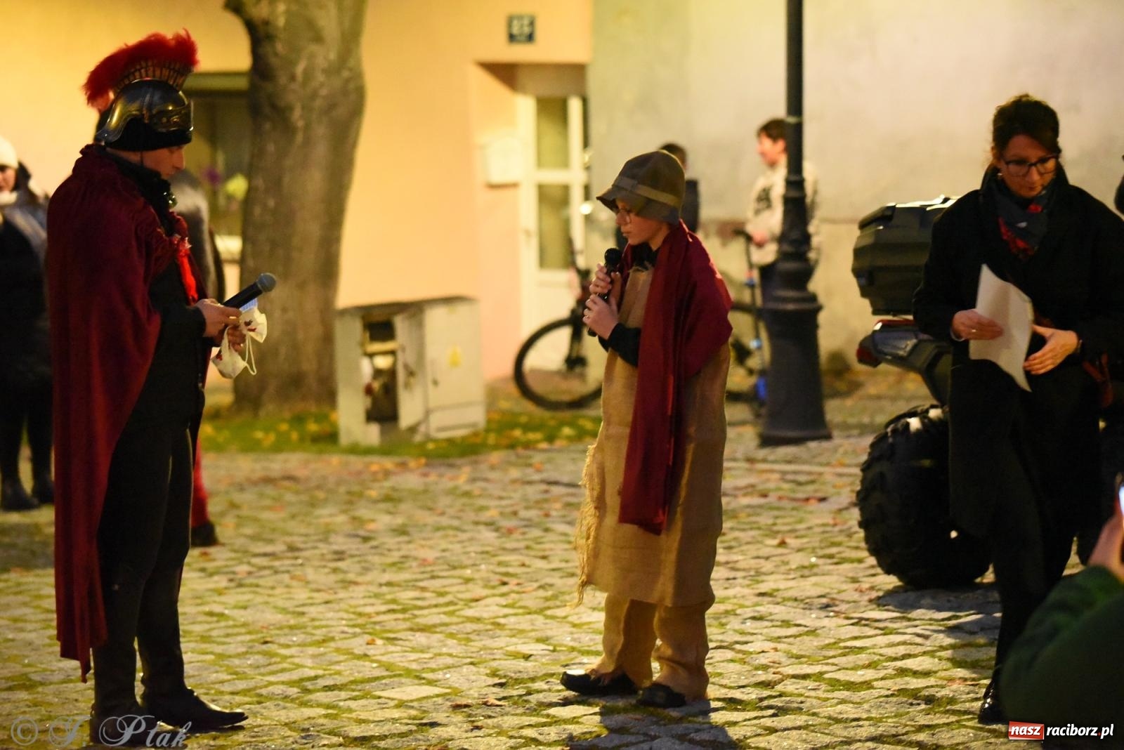 Zdjęcie w galerii na portalu naszraciborz.pl: Rogale i muzyka. Święty Marcin ponownie zawitał do Krzanowic wiadomości z regionu