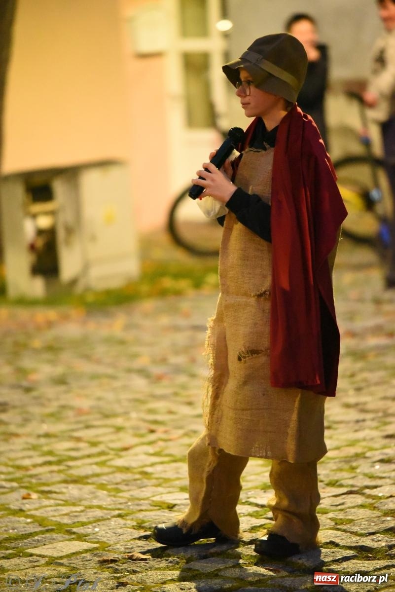 Zdjęcie w galerii na portalu naszraciborz.pl: Rogale i muzyka. Święty Marcin ponownie zawitał do Krzanowic wiadomości z regionu