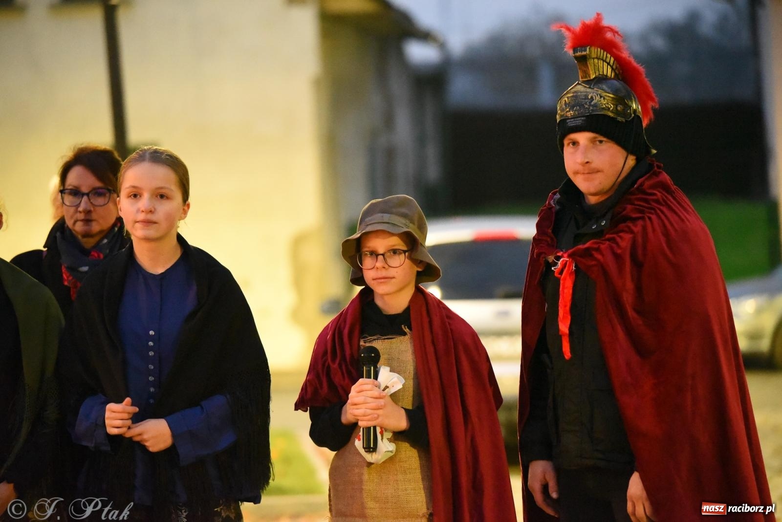 Zdjęcie w galerii na portalu naszraciborz.pl: Rogale i muzyka. Święty Marcin ponownie zawitał do Krzanowic wiadomości z regionu