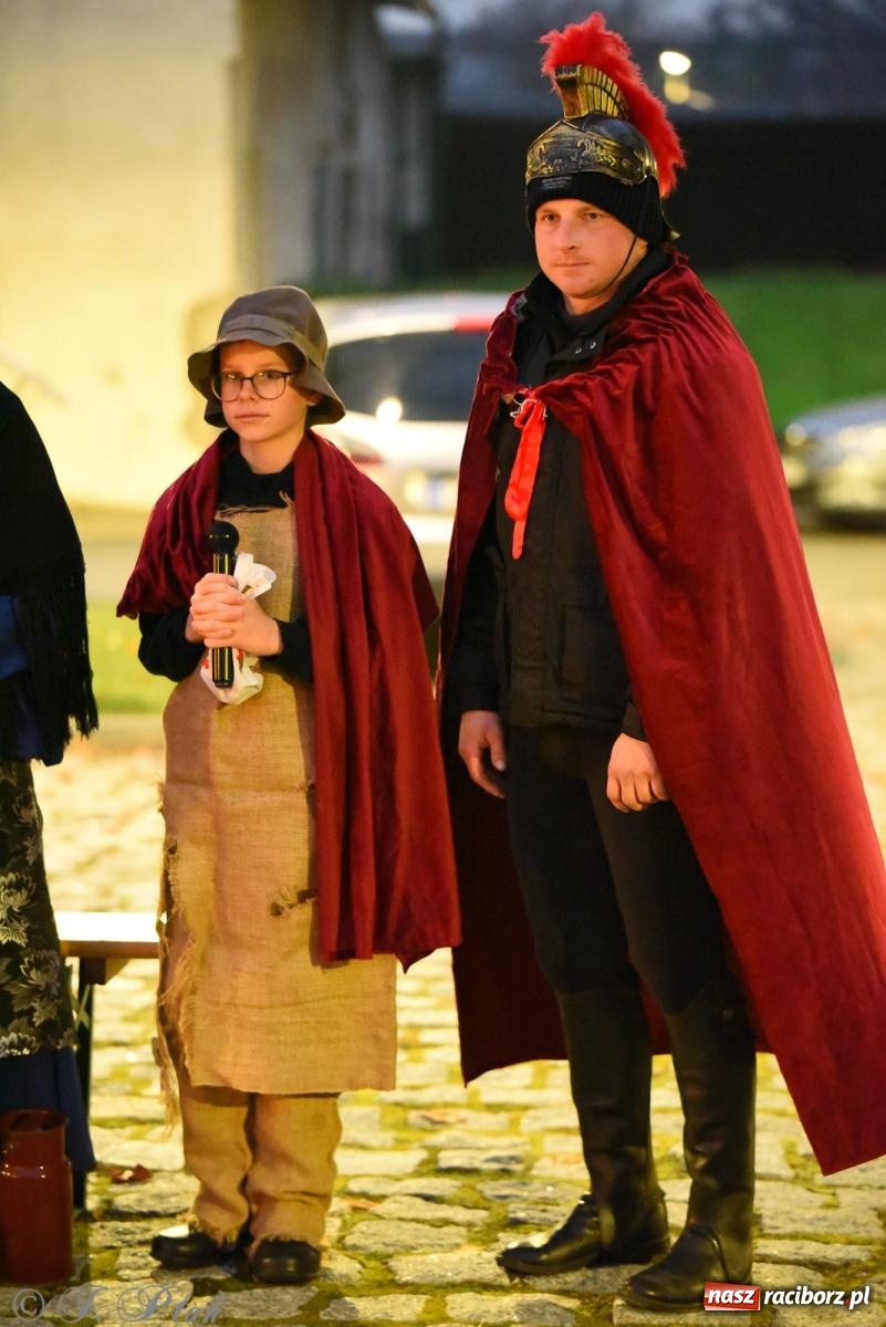 Zdjęcie w galerii na portalu naszraciborz.pl: Rogale i muzyka. Święty Marcin ponownie zawitał do Krzanowic wiadomości z regionu