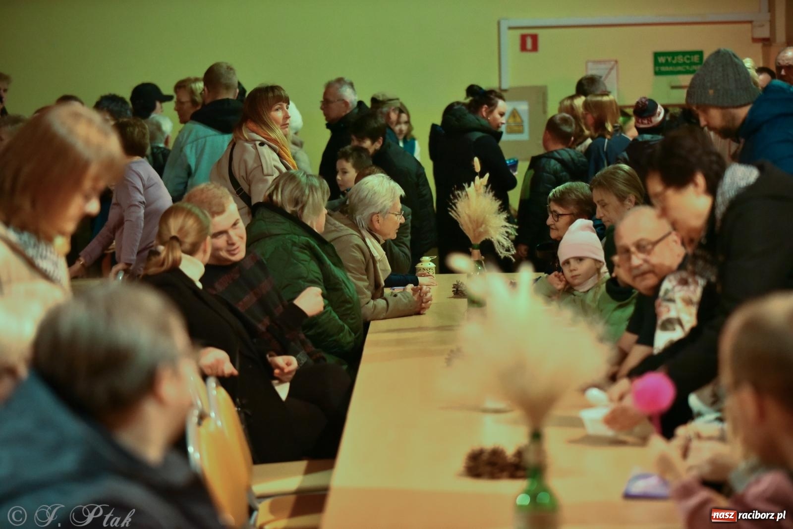 Zdjęcie w galerii na portalu naszraciborz.pl: Rogale i muzyka. Święty Marcin ponownie zawitał do Krzanowic wiadomości z regionu