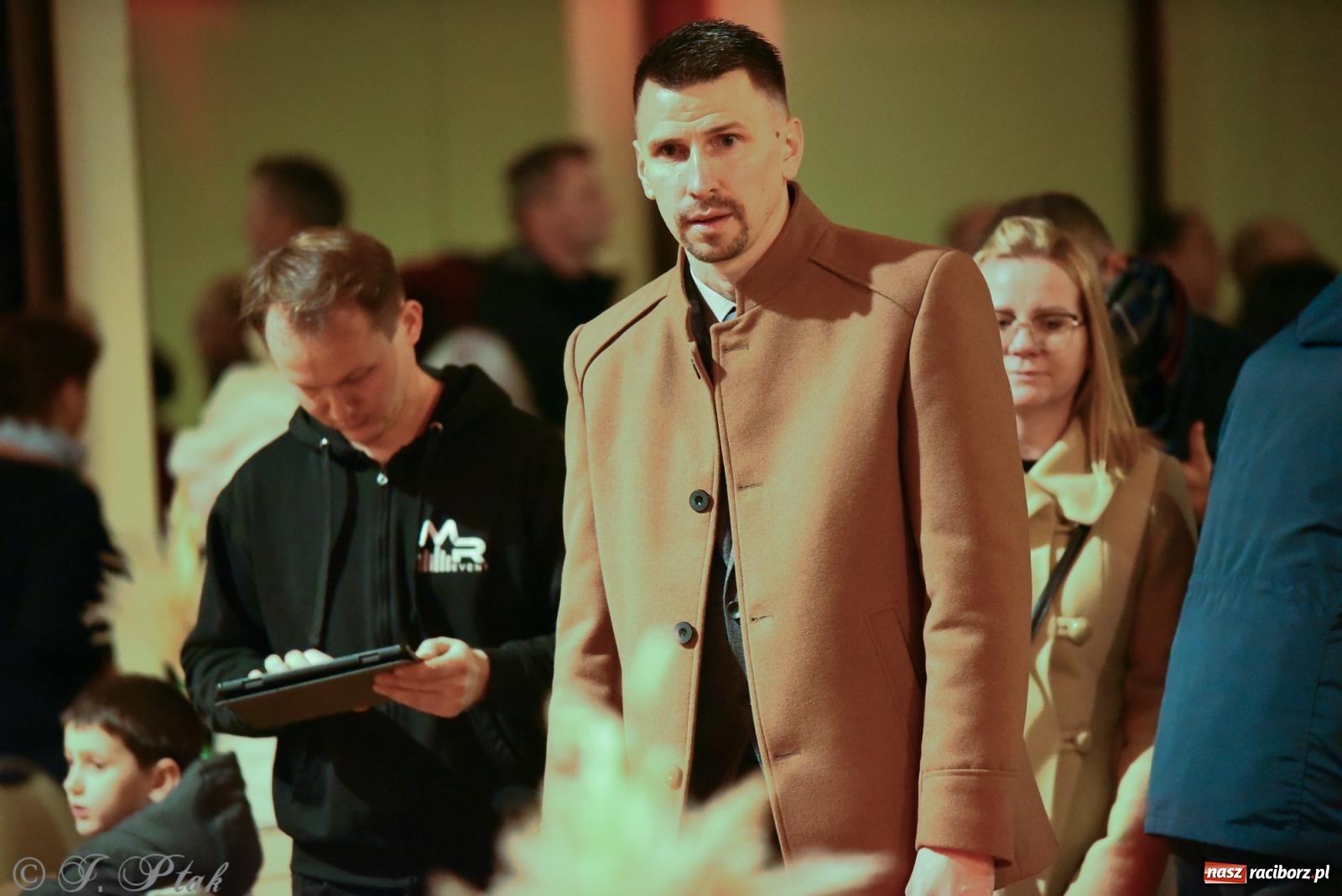 Zdjęcie w galerii na portalu naszraciborz.pl: Rogale i muzyka. Święty Marcin ponownie zawitał do Krzanowic wiadomości z regionu