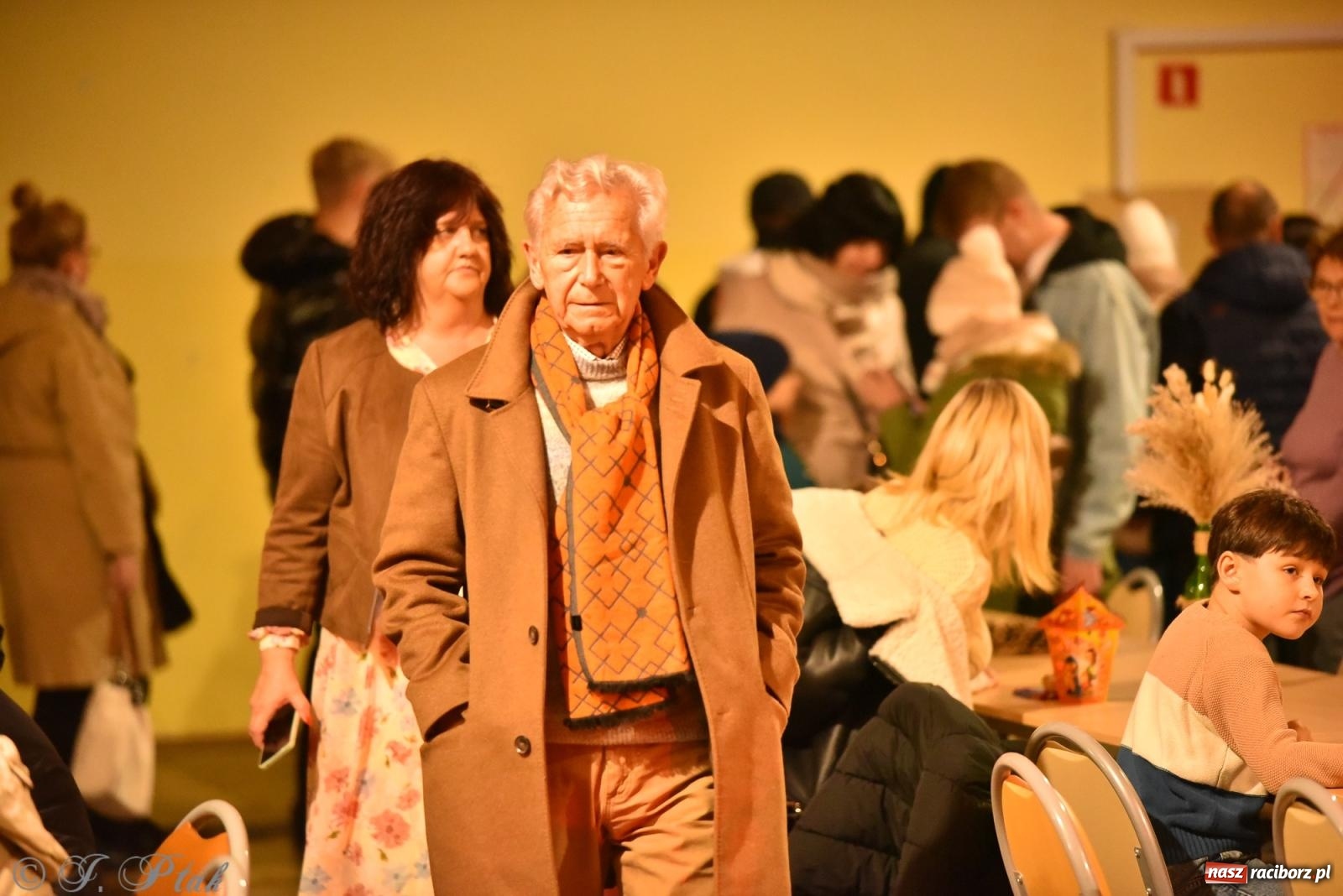 Zdjęcie w galerii na portalu naszraciborz.pl: Rogale i muzyka. Święty Marcin ponownie zawitał do Krzanowic wiadomości z regionu