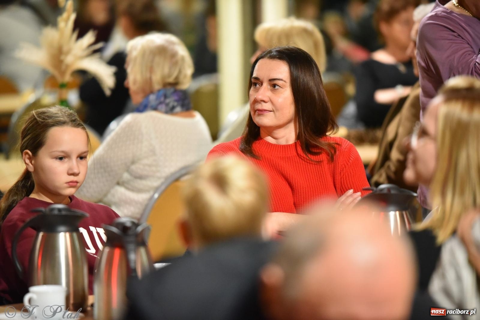 Zdjęcie w galerii na portalu naszraciborz.pl: Rogale i muzyka. Święty Marcin ponownie zawitał do Krzanowic wiadomości z regionu