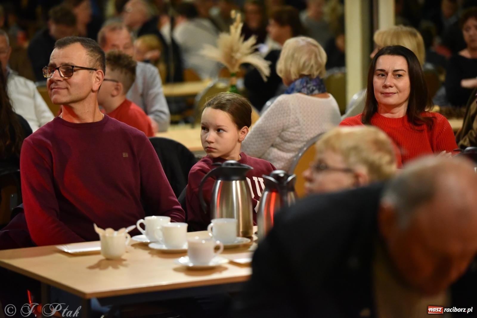 Zdjęcie w galerii na portalu naszraciborz.pl: Rogale i muzyka. Święty Marcin ponownie zawitał do Krzanowic wiadomości z regionu