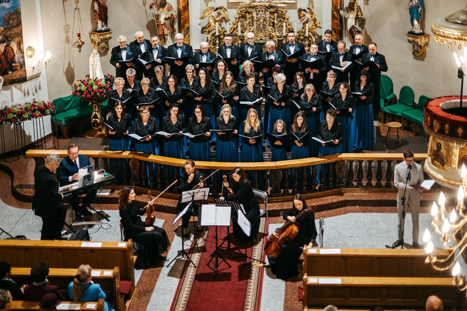 Zdjęcie w galerii na portalu naszraciborz.pl: 40-lecie chóru parafii św. Anny w Krzyżanowicach – jubileusz pełen muzyki i wzruszeń wiadomości z regionu