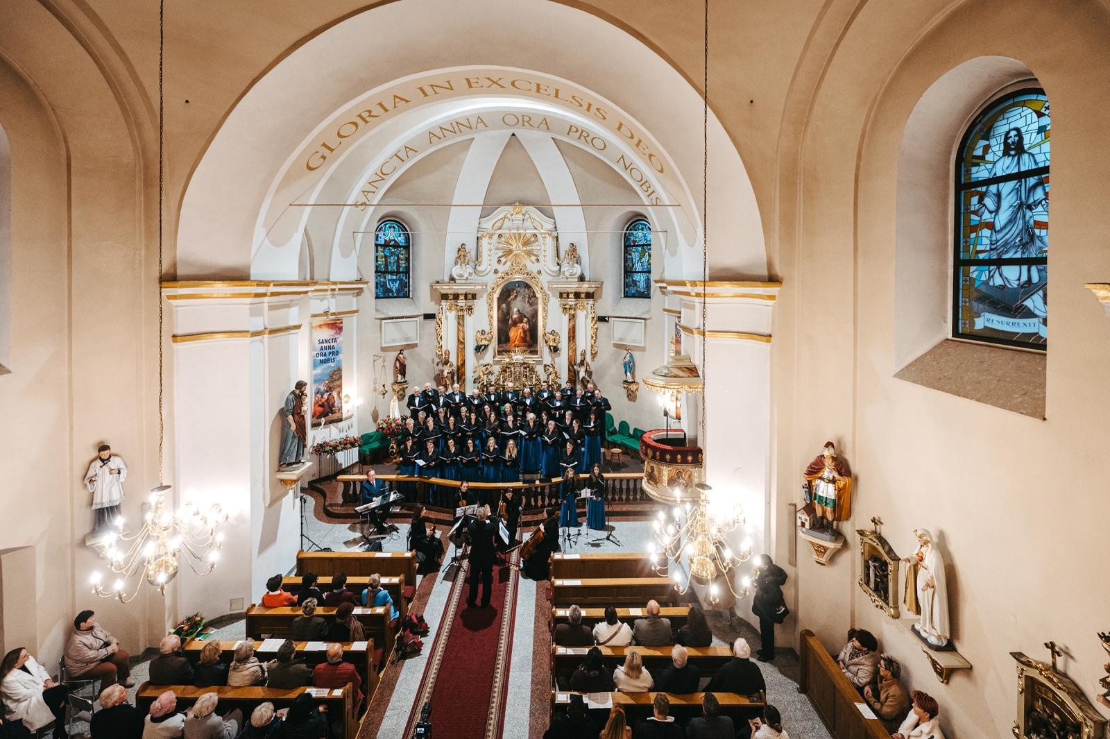 Zdjęcie w galerii na portalu naszraciborz.pl: 40-lecie chóru parafii św. Anny w Krzyżanowicach – jubileusz pełen muzyki i wzruszeń wiadomości z regionu