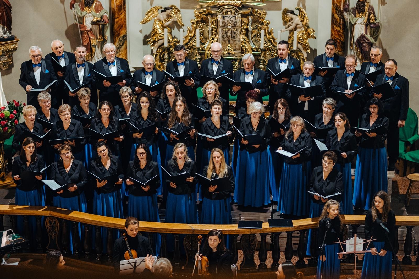 Zdjęcie w galerii na portalu naszraciborz.pl: 40-lecie chóru parafii św. Anny w Krzyżanowicach – jubileusz pełen muzyki i wzruszeń wiadomości z regionu